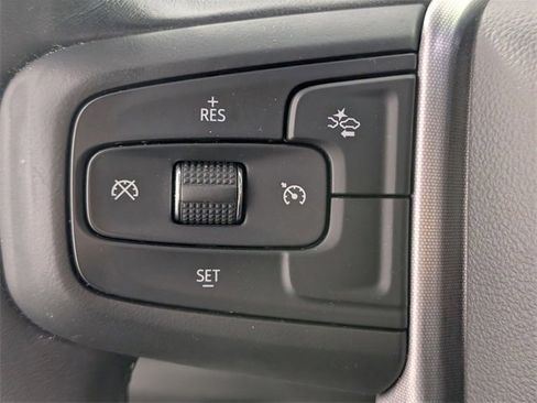 Used 2023 GMC Yukon SLT image 17