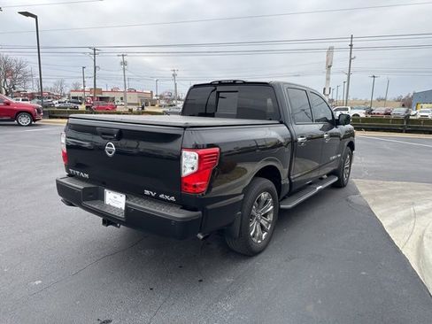 Used 2019 Nissan Titan SV w/ SV Convenience Package image 5