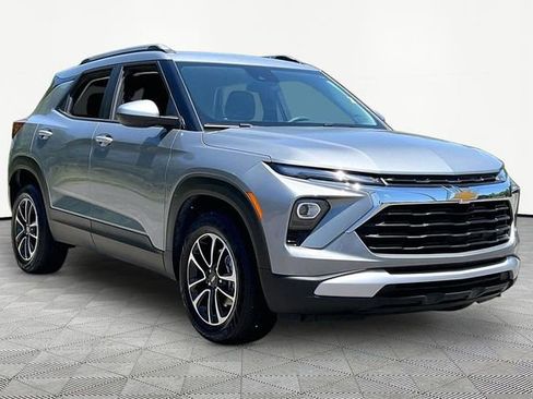 Used 2025 Chevrolet TrailBlazer LT AWD/4WD image 1
