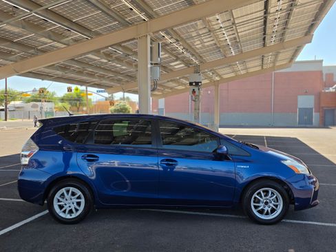 Used 2014 Toyota Prius V Two FWD image 6