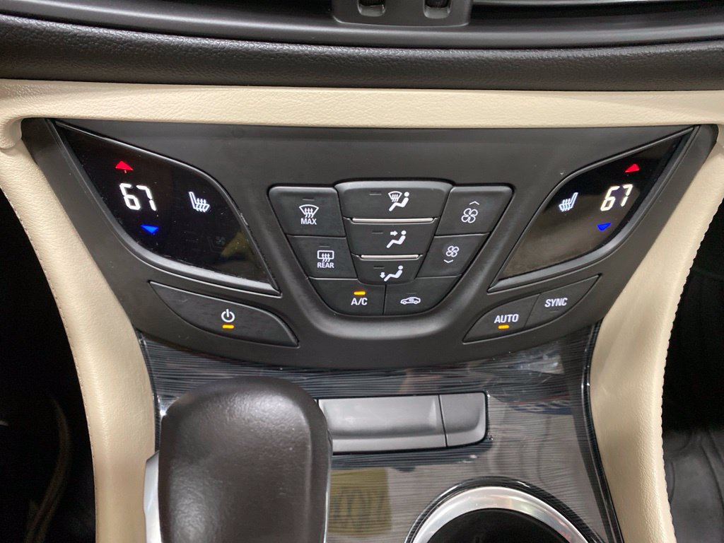 Used 2018 Buick Envision Essence AWD/4WD image 47