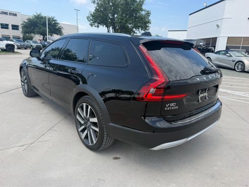 Used 2025 Volvo V90 B6 Cross Country Plus w/ Protection Package Premier AWD/4WD image 2