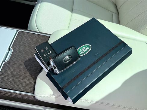 Used 2026 Land Rover Range Rover SE AWD/4WD image 15