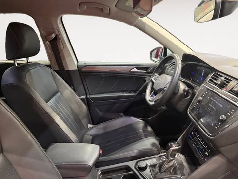 Used 2022 Volkswagen Tiguan SE image 16