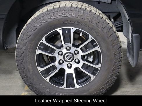 Used 2021 Nissan Titan SV w/ SV Convenience Package image 38