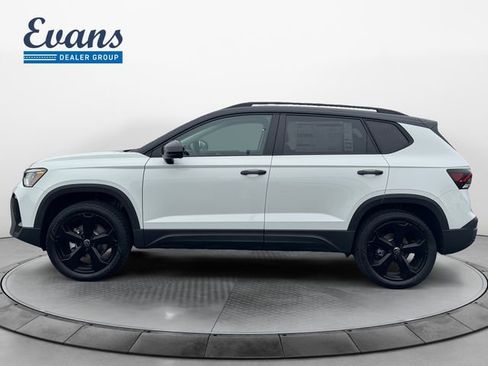 New 2026 Volkswagen Taos SE AWD/4WD image 2