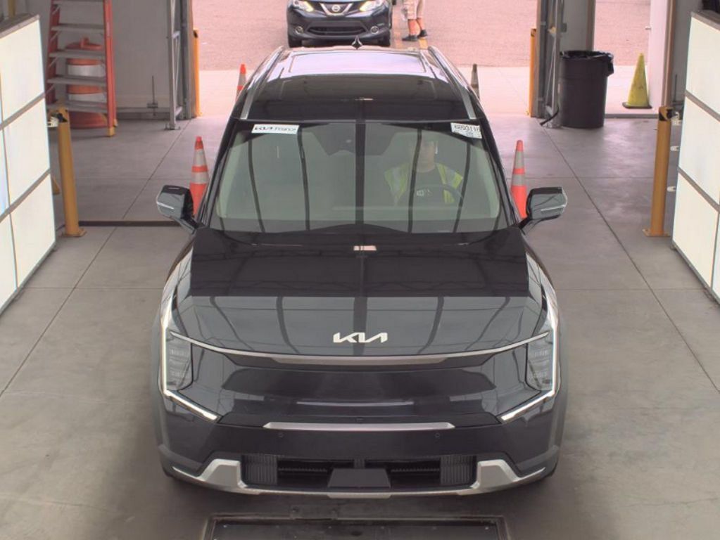 Used 2026 Kia EV9 Wind AWD/4WD image 3
