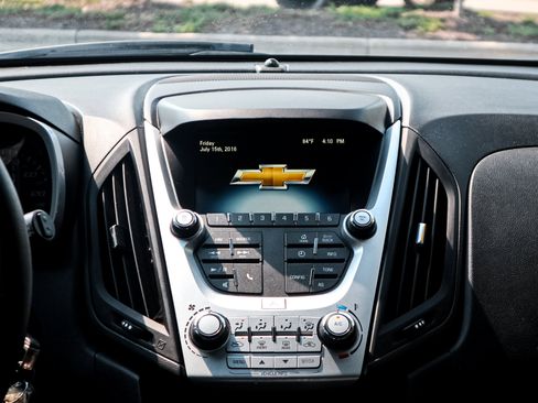 Used 2017 Chevrolet Equinox LS FWD image 28