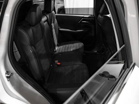 Used 2024 Mitsubishi Outlander SE image 40