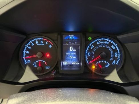 Used 2021 Toyota Tacoma SR AWD/4WD image 12