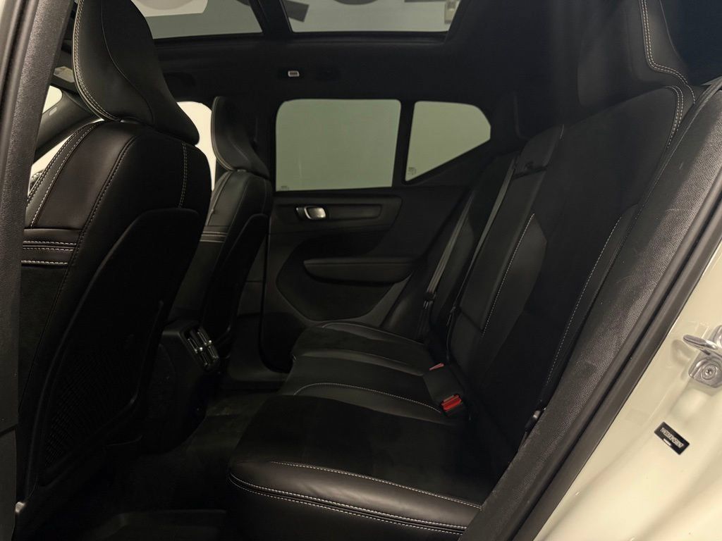 Used 2021 Volvo XC40 P8 Recharge w/ Climate Package AWD/4WD image 10
