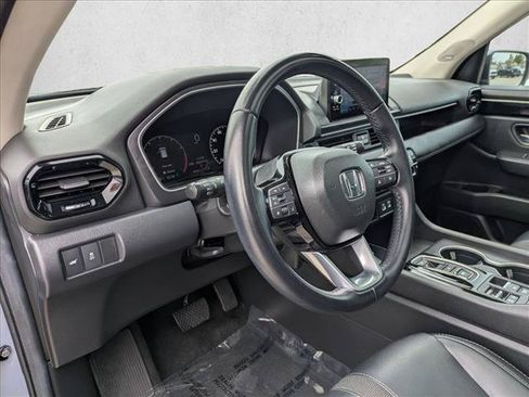 Used 2025 Honda Pilot Touring image 10