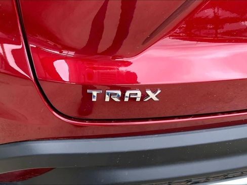 Used 2025 Chevrolet Trax LT image 30