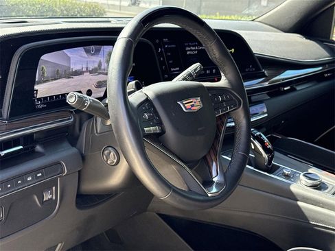Used 2024 Cadillac Escalade ESV Premium Luxury image 9