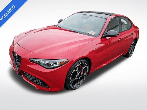Used 2024 Alfa Romeo Giulia Veloce AWD/4WD image 1
