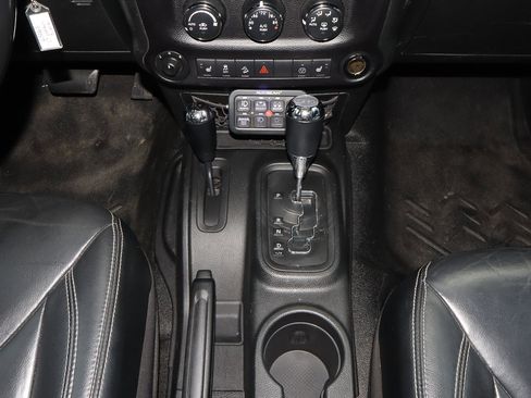 Used 2017 Jeep Wrangler Unlimited Rubicon image 34