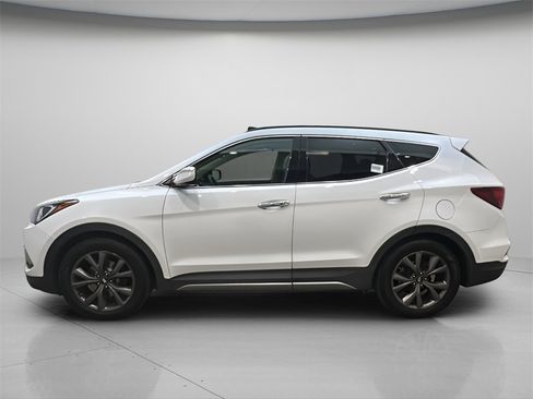 Used 2017 Hyundai Santa Fe Sport image 2