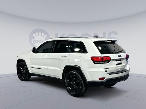 Used 2019 Jeep Grand Cherokee Laredo image 4