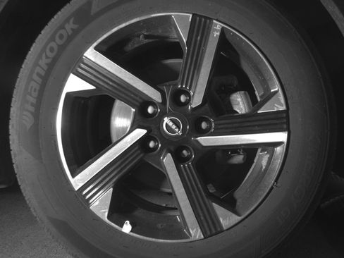 Used 2025 Nissan Sentra SV FWD image 13