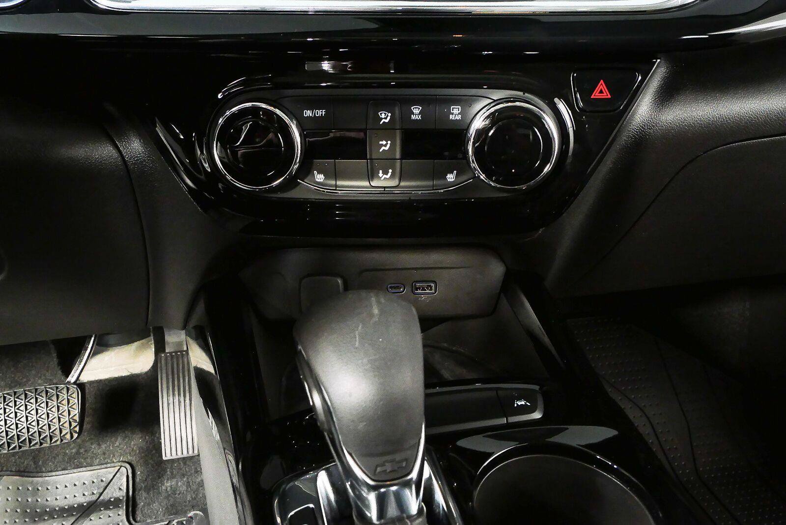 Used 2025 Chevrolet Trax ACTIV w/ Sunroof Package FWD image 16