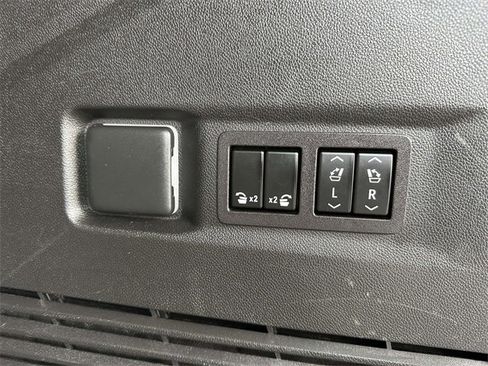 Used 2023 Chevrolet Tahoe Premier image 13