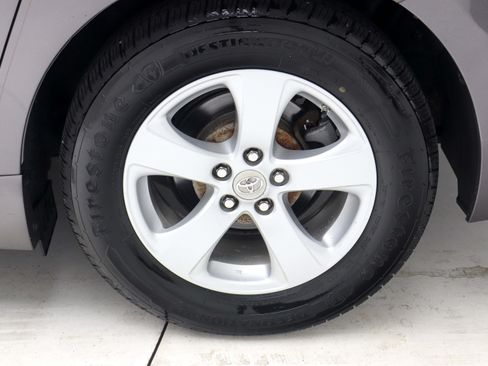 Used 2012 Toyota Sienna LE FWD image 28