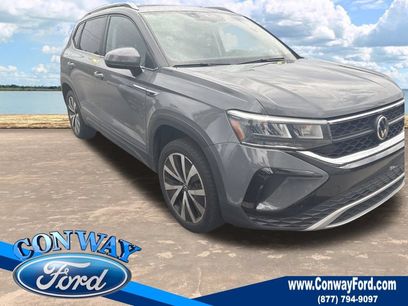 Used 2022 Volkswagen Taos SE w/ Panoramic Sunroof Package