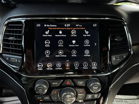 Used 2019 Jeep Grand Cherokee Limited AWD/4WD image 16