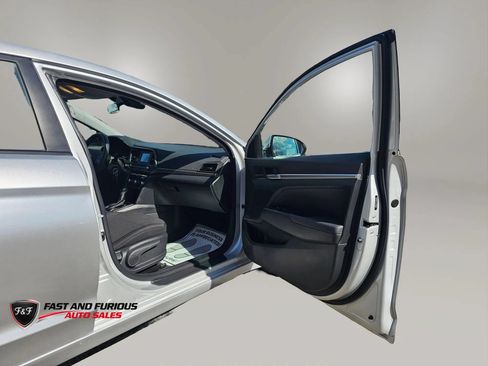 Used 2020 Hyundai Elantra SE w/ Cargo Package (C1) FWD image 11