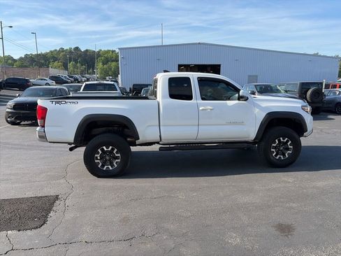 Used 2017 Toyota Tacoma TRD Off-Road w/ Tow Package image 8