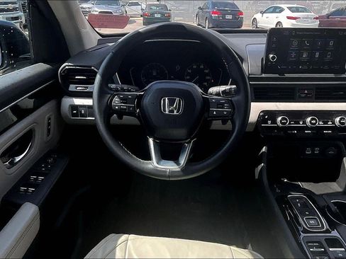 Used 2025 Honda Pilot EX-L image 5