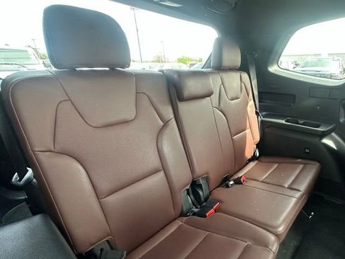 Used 2024 Kia Telluride EX w/ EX Captain's Chair Package FWD image 31
