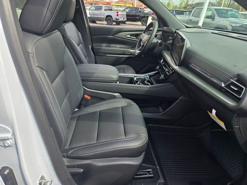 New 2026 Chevrolet Traverse LT w/ Sun and Wheel Package AWD/4WD image 4