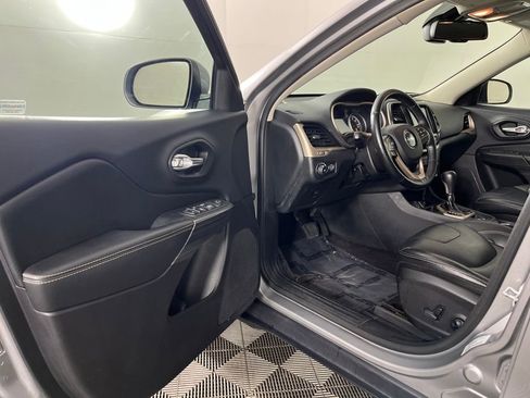 Used 2016 Jeep Cherokee Limited image 10