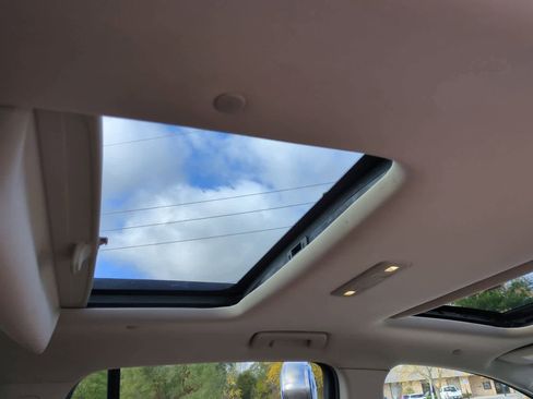 Used 2017 GMC Acadia SLT image 22