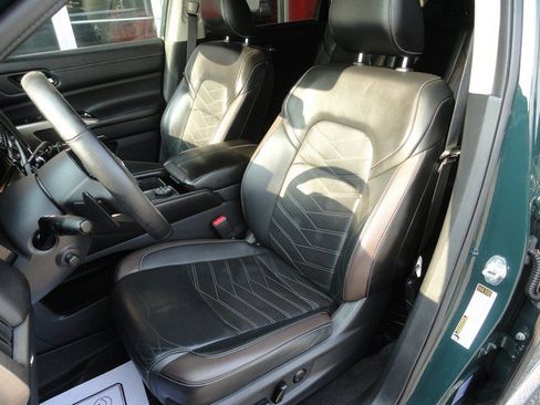 Used 2022 Nissan Pathfinder Platinum AWD/4WD image 11