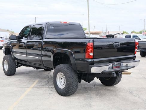Used 2005 Chevrolet Silverado 2500 LS w/ Heavy-Duty Power Package image 6