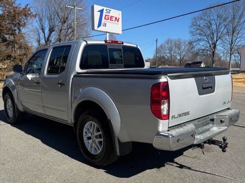 Used 2020 Nissan Frontier SV image 3
