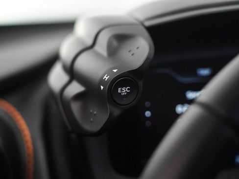 Used 2025 McLaren 750S Spider image 25