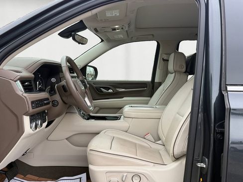 Used 2021 GMC Yukon XL Denali w/ Denali Premium Package image 10