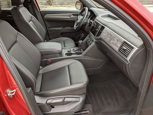 Certified 2020 Volkswagen Atlas Cross Sport SE image 22