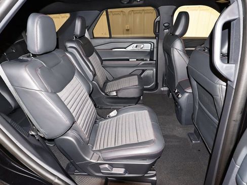 New 2026 Ford Explorer ST-Line w/ ST-Line Street Pack image 18