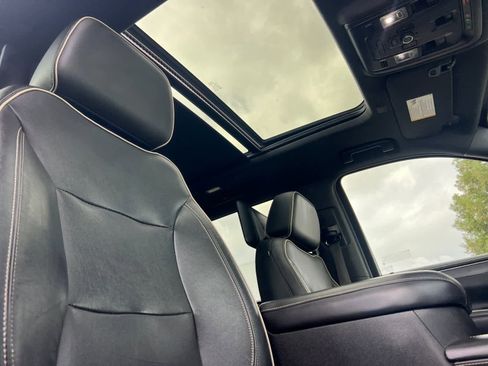 Used 2021 GMC Yukon XL SLT w/ SLT Luxury Plus Package image 18