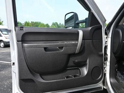 Used 2011 Chevrolet Silverado 2500 LT w/ Interior Plus Package AWD/4WD image 18