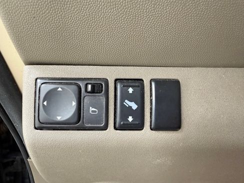 Used 2012 Nissan Pathfinder SV RWD image 26