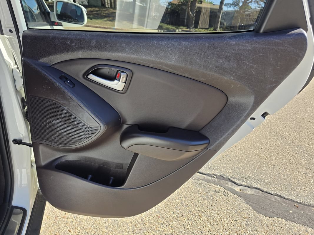 Used 2013 Hyundai Tucson Limited w/ Premium Pkg FWD image 17