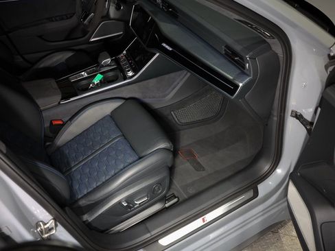 Used 2025 Audi RS 6 performance w/ Blue RS Design Package Plus image 31