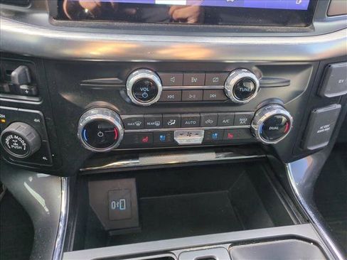 Used 2022 Ford F150 Lariat image 13