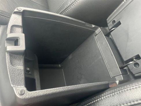 Used 2019 Nissan Rogue SL w/ Premium Package image 18