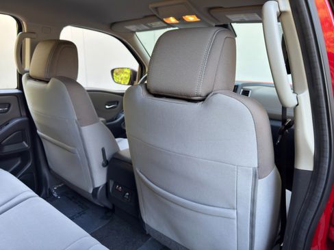 Used 2022 Nissan Frontier SV image 25